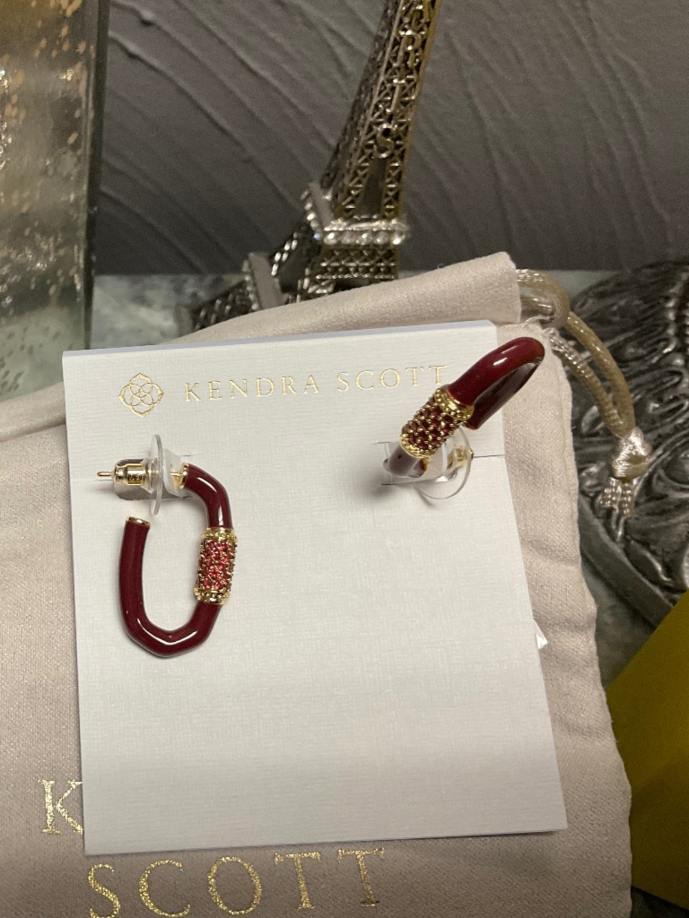 Kendra Scott Emery Gold Enamel Hoop Earrings in Burgundy Crystal - Picture 4 of 4